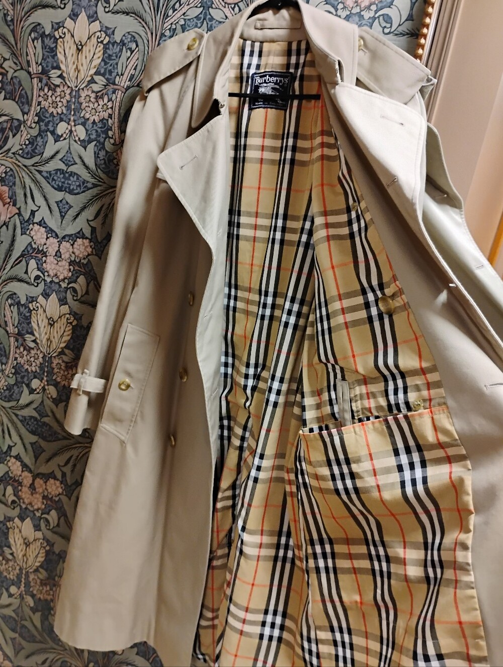 Vintage Burberry Trench Coat, With Nova Check Lining - Picture 4 of 12